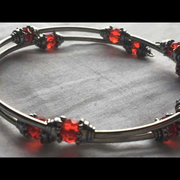 Red bead bracelet - Picture 2 of 5